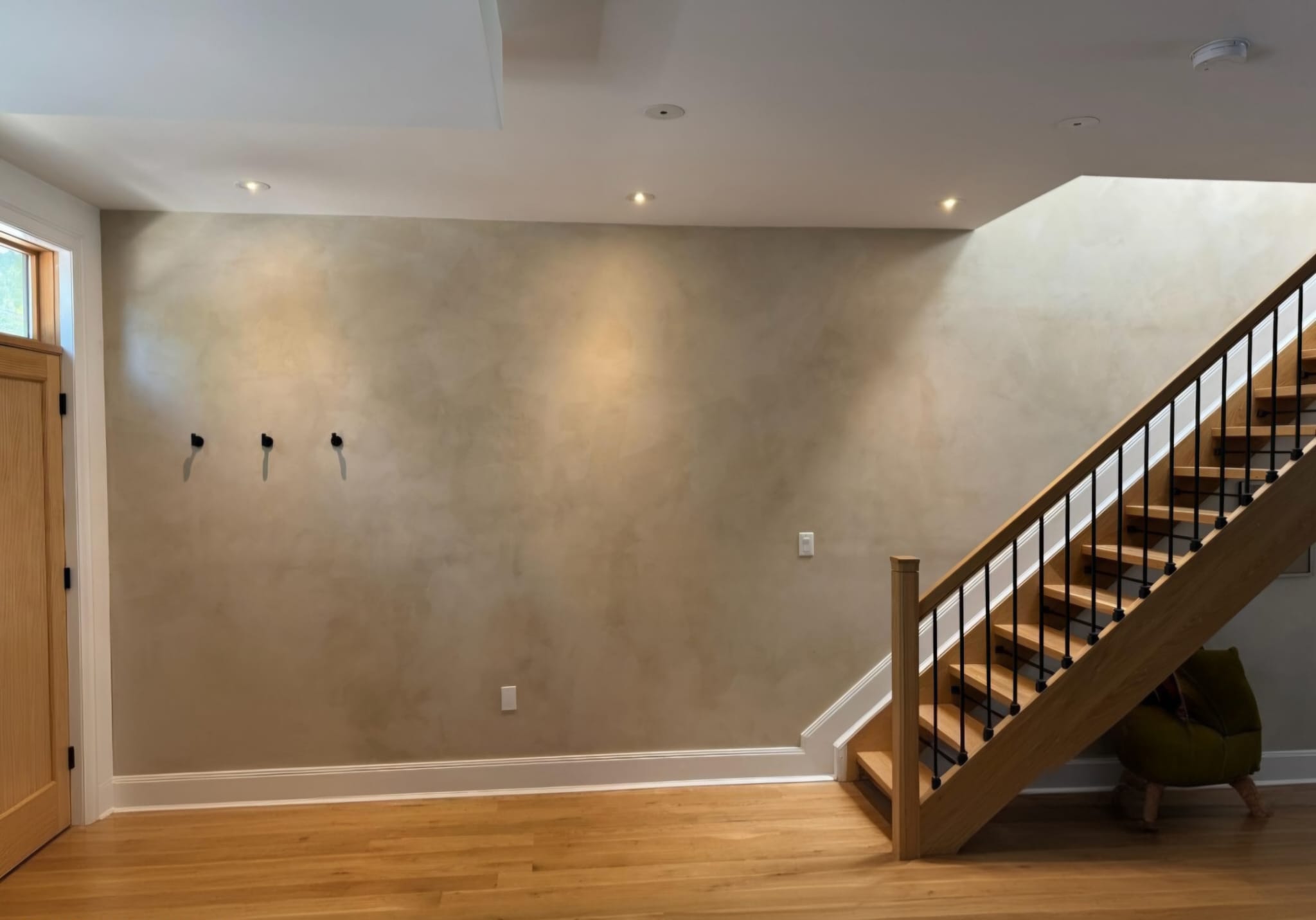 Interior lime-plaster textured feature wall